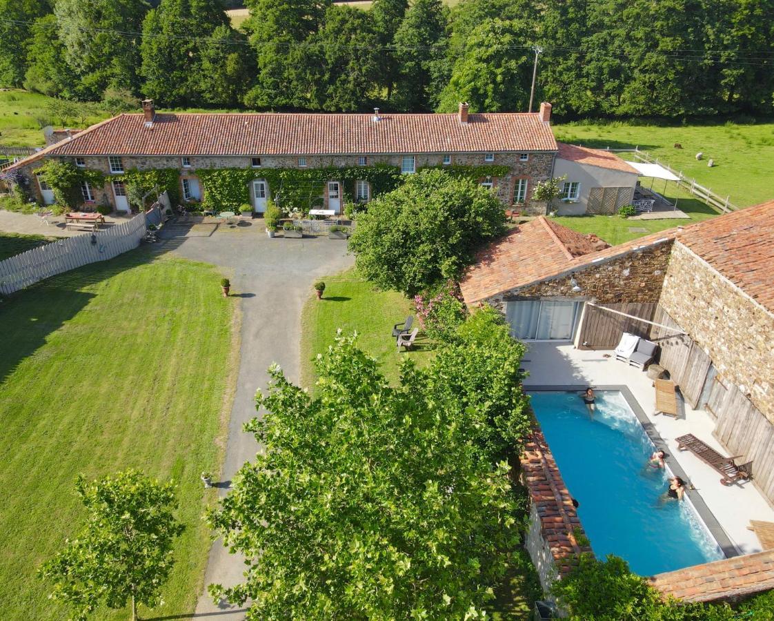 Villa Jolie Tiny House Sous Les Grands Arbres Cholet Exterior foto